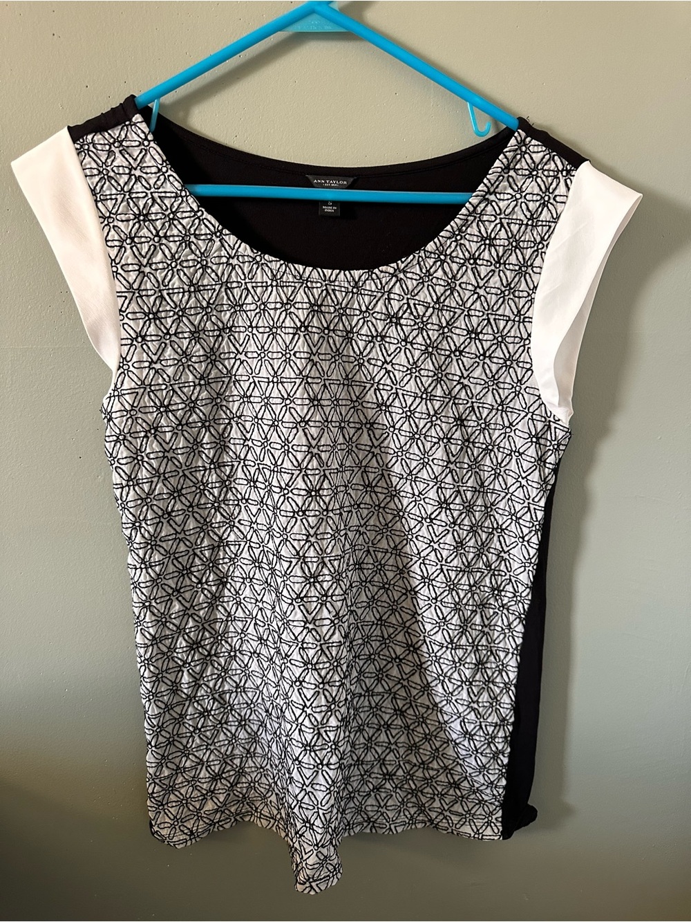 ANN TAYLOR Black & White Patterned Cap Sleeve Top